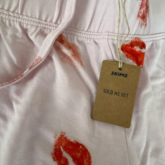 SKIMS Valentines Day 2024 Lip Print Pajama Set size XS - Picture 9 of 12